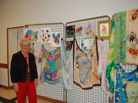 Madame Guillot pour son exposition peinture sur soie