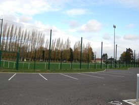 Terrain de football situé rue Paul Doumer