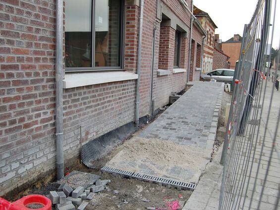 construction de la rampe pour l'accessibilité du bâtiment