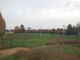 Vues des terrains de football à partir de la butte