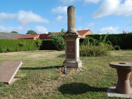 Jardin du souvenir situé près de l'église