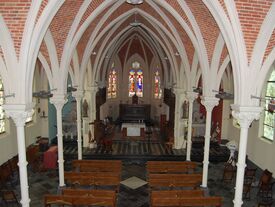 Les colonnes intérieures de l'église