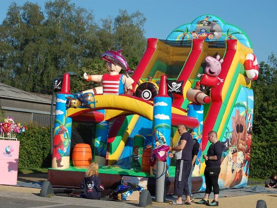 Château gonflable - animation offerte aux enfants par la Municipalité