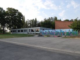 Vue de la cour de l'école primaire